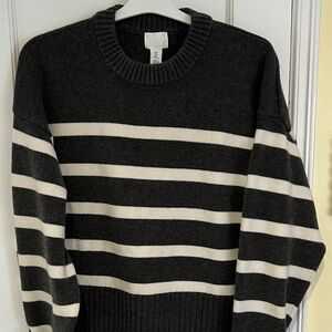 H&M Women's Black and White Striped Crewneck Sweater